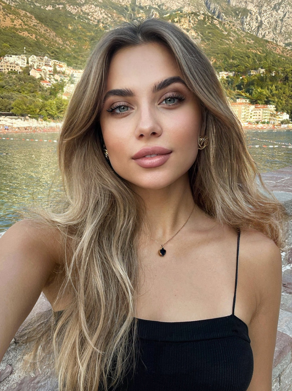 Julia B - Image 3